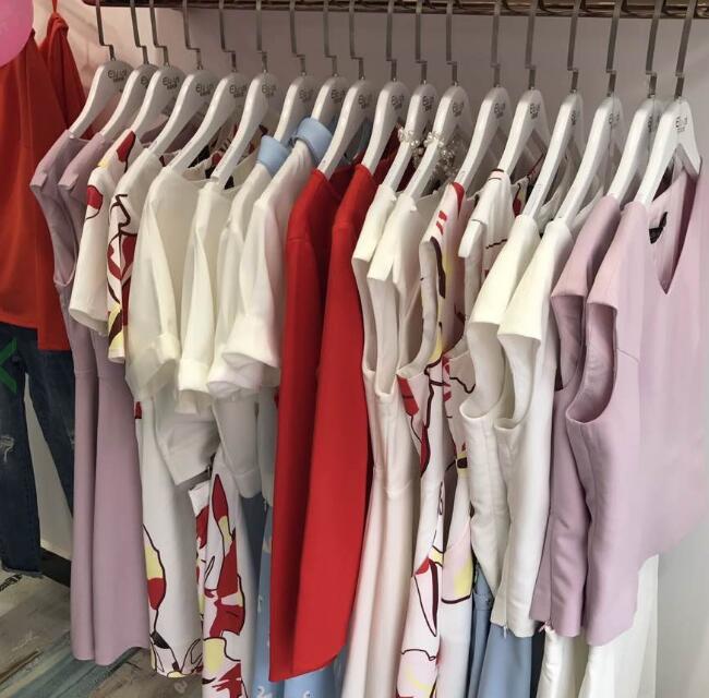 廣州服裝批發(fā)市場有哪些貨可以選擇,開服裝店前先定位